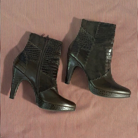 Gianni Bini platform boots - Picture 1 of 5